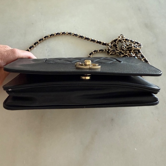 Chanel Classic Quilted Wallet-on-Chain - Picture 4 of 7